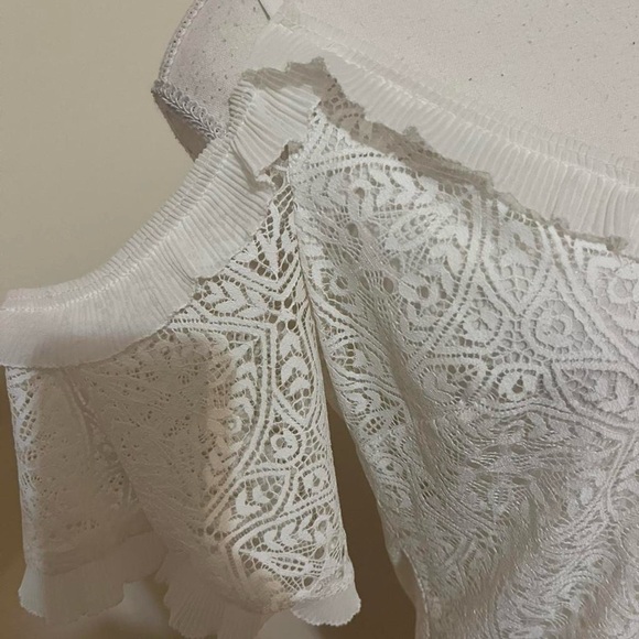 White House Black Market Cream Lace Cold-Shoulder V-Neck Top - Picture 2 of 8